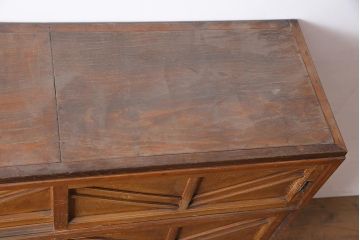 レトロ家具　昭和初期　木製引き戸のデザインが目を引く下駄箱(収納棚、戸棚)(R-036916)