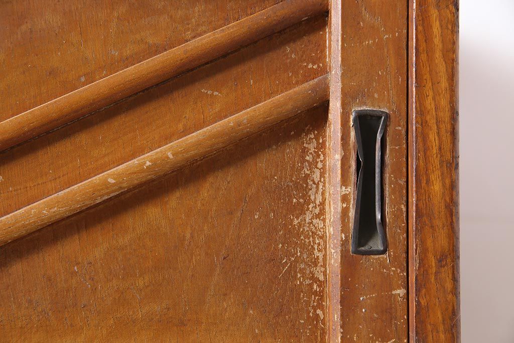 レトロ家具　昭和初期　木製引き戸のデザインが目を引く下駄箱(収納棚、戸棚)(R-036916)