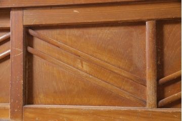 レトロ家具　昭和初期　木製引き戸のデザインが目を引く下駄箱(収納棚、戸棚)(R-036916)