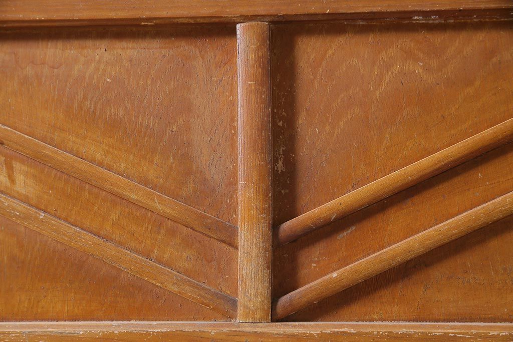 レトロ家具　昭和初期　木製引き戸のデザインが目を引く下駄箱(収納棚、戸棚)(R-036916)