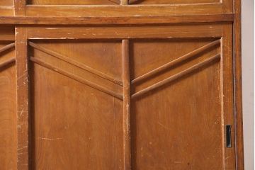 レトロ家具　昭和初期　木製引き戸のデザインが目を引く下駄箱(収納棚、戸棚)(R-036916)