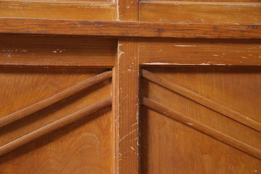 レトロ家具　昭和初期　木製引き戸のデザインが目を引く下駄箱(収納棚、戸棚)(R-036916)