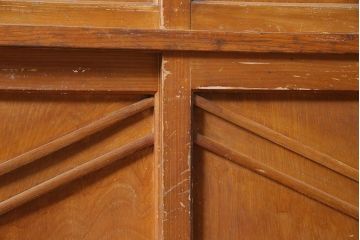 レトロ家具　昭和初期　木製引き戸のデザインが目を引く下駄箱(収納棚、戸棚)(R-036916)