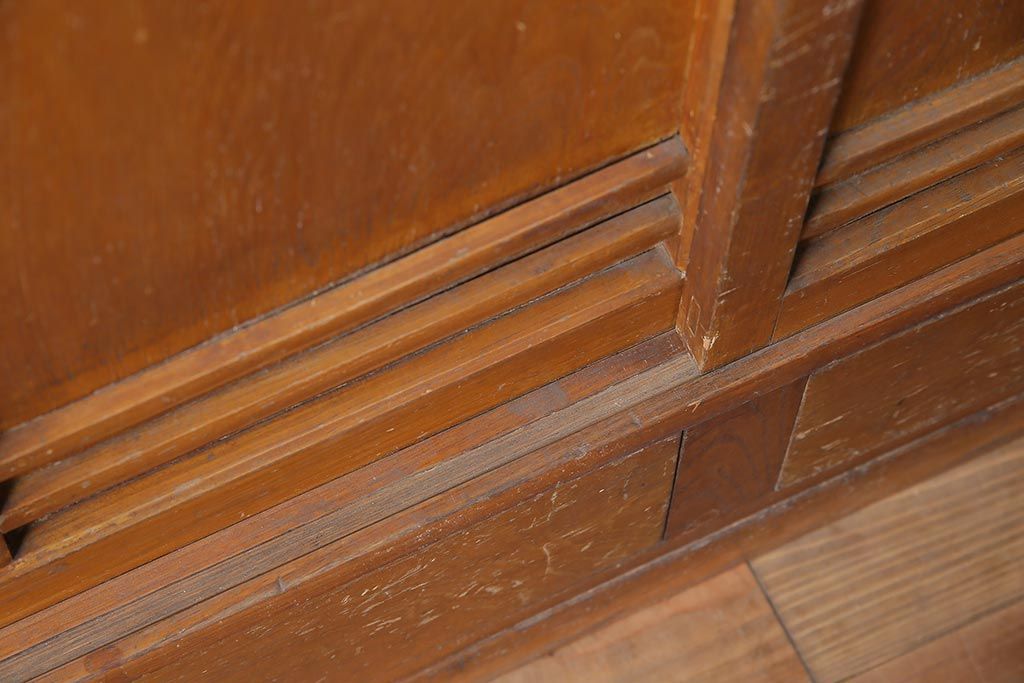 レトロ家具　昭和初期　木製引き戸のデザインが目を引く下駄箱(収納棚、戸棚)(R-036916)