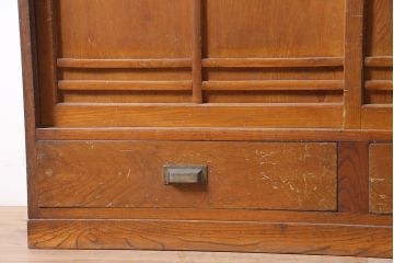 レトロ家具　昭和初期　木製引き戸のデザインが目を引く下駄箱(収納棚、戸棚)(R-036916)