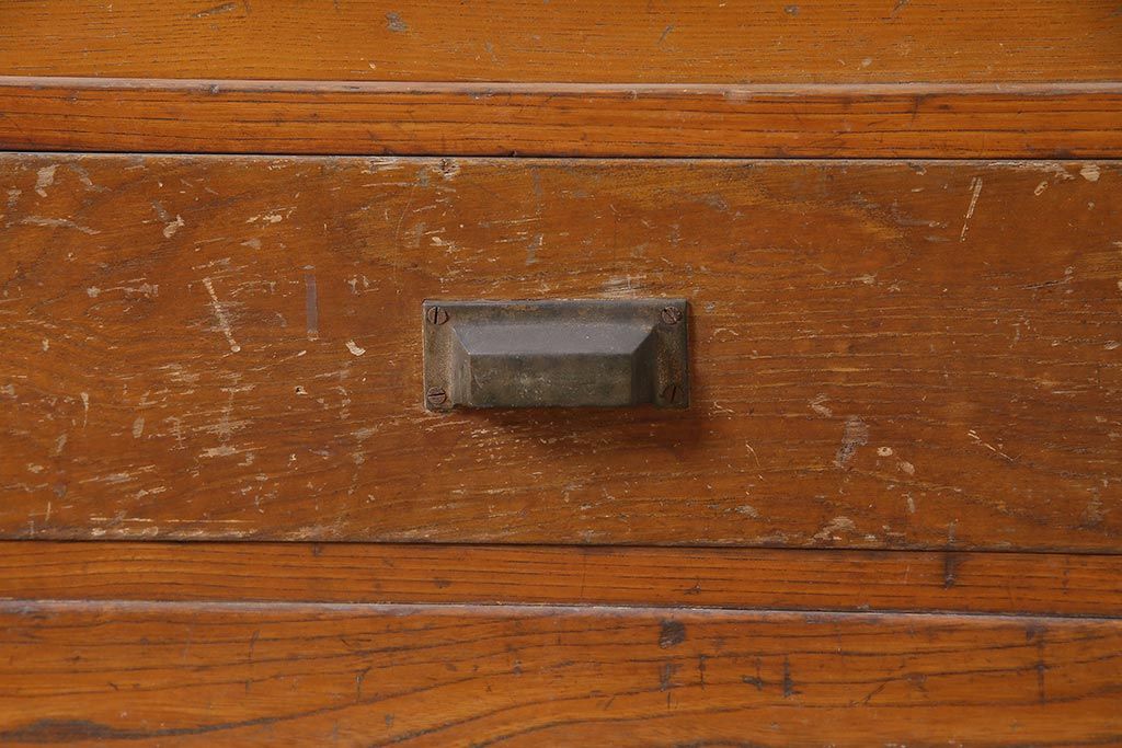 レトロ家具　昭和初期　木製引き戸のデザインが目を引く下駄箱(収納棚、戸棚)(R-036916)