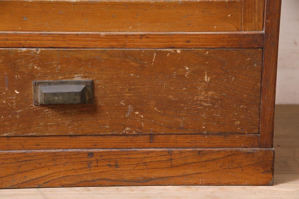 レトロ家具　昭和初期　木製引き戸のデザインが目を引く下駄箱(収納棚、戸棚)(R-036916)