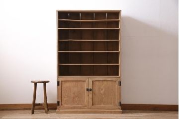 アンティーク家具　ストリップド(剥離)　戸棚付き　木味が魅力のタモ材製オープンラック(収納棚、シェルフ)(R-036922)