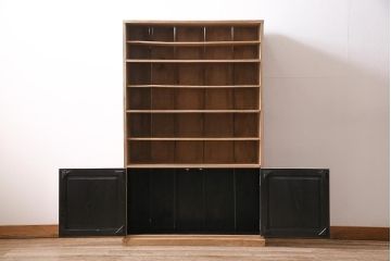 アンティーク家具　ストリップド(剥離)　戸棚付き　木味が魅力のタモ材製オープンラック(収納棚、シェルフ)(R-036922)