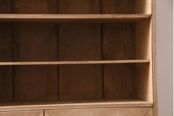 アンティーク家具　ストリップド(剥離)　戸棚付き　木味が魅力のタモ材製オープンラック(収納棚、シェルフ)(R-036922)