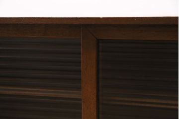 レトロ家具　味のある木色とモールガラスが魅力の戸棚(収納棚、ガラス戸棚)(R-036925)