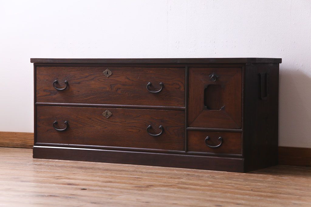 アンティーク家具　大正期　前面栓材　天板リメイク　倹飩式の扉が趣き溢れるチェスト(テレビ台、引き出し、箪笥)
