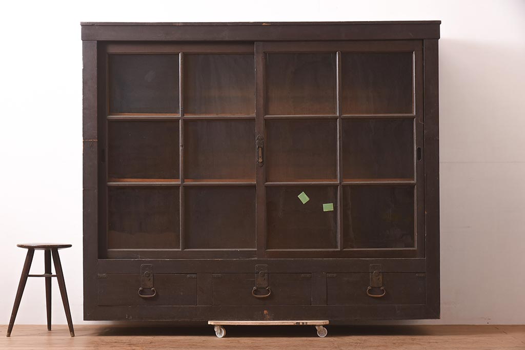 和製アンティーク　ヒノキ材　シンプルな木製キャビネット　(R-036928)