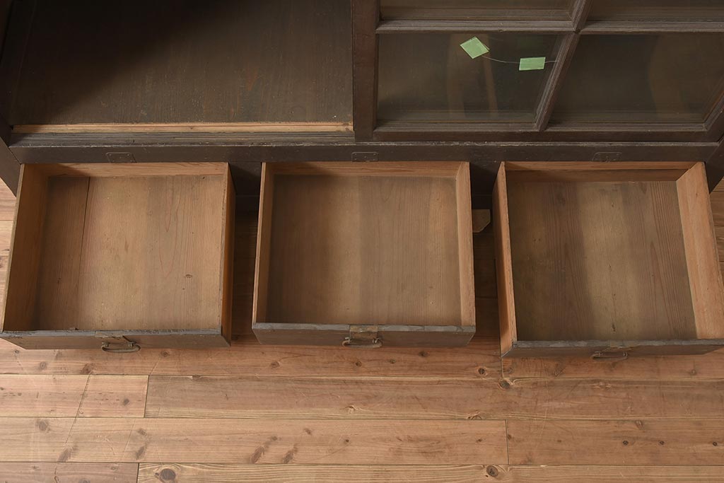 和製アンティーク　ヒノキ材　シンプルな木製キャビネット　(R-036928)