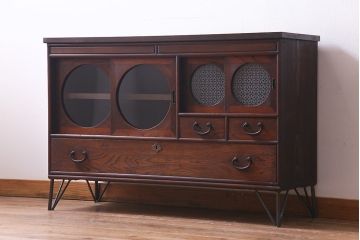 アンティーク家具　当店オリジナルガラス　和製アンティーク　鉄脚　丸窓がおしゃれな栓材製テレビ台(ローボード、リビングボード)(R-036935)