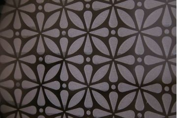 アンティーク家具　当店オリジナルガラス　和製アンティーク　鉄脚　丸窓がおしゃれな栓材製テレビ台(ローボード、リビングボード)(R-036935)