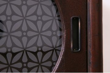 アンティーク家具　当店オリジナルガラス　和製アンティーク　鉄脚　丸窓がおしゃれな栓材製テレビ台(ローボード、リビングボード)(R-036935)