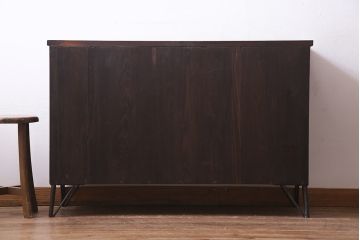 アンティーク家具　当店オリジナルガラス　和製アンティーク　鉄脚　丸窓がおしゃれな栓材製テレビ台(ローボード、リビングボード)(R-036935)