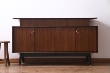 ヴィンテージ家具　北欧ビンテージ　G-PLAN　BBシリーズ　引き手がおしゃれな雰囲気を高めるサイドボード(リビングボード、収納棚)(R-036938)