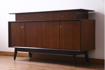 ヴィンテージ家具　北欧ビンテージ　G-PLAN　BBシリーズ　引き手がおしゃれな雰囲気を高めるサイドボード(リビングボード、収納棚)(R-036938)