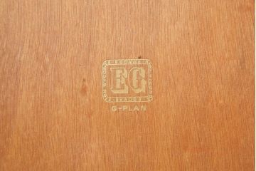 ヴィンテージ家具　北欧ビンテージ　G-PLAN　BBシリーズ　引き手がおしゃれな雰囲気を高めるサイドボード(リビングボード、収納棚)(R-036938)