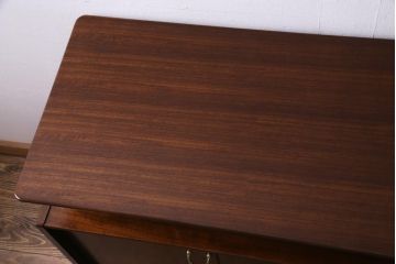 ヴィンテージ家具　北欧ビンテージ　G-PLAN　BBシリーズ　引き手がおしゃれな雰囲気を高めるサイドボード(リビングボード、収納棚)(R-036938)