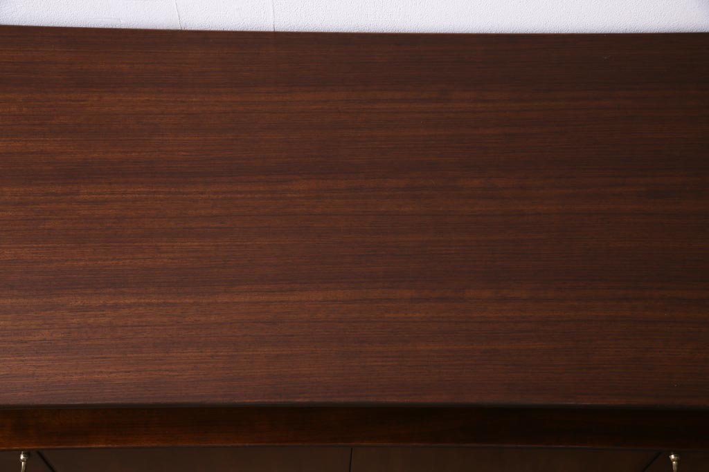 ヴィンテージ家具　北欧ビンテージ　G-PLAN　BBシリーズ　引き手がおしゃれな雰囲気を高めるサイドボード(リビングボード、収納棚)(R-036938)