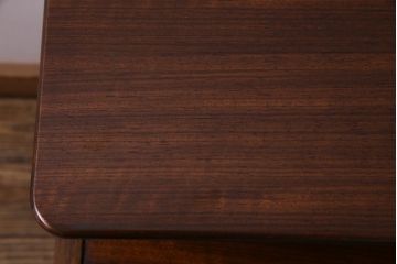 ヴィンテージ家具　北欧ビンテージ　G-PLAN　BBシリーズ　引き手がおしゃれな雰囲気を高めるサイドボード(リビングボード、収納棚)(R-036938)