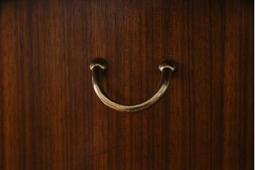 ヴィンテージ家具　北欧ビンテージ　G-PLAN　BBシリーズ　引き手がおしゃれな雰囲気を高めるサイドボード(リビングボード、収納棚)(R-036938)