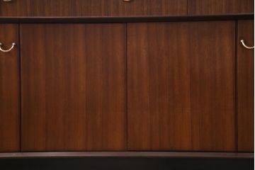 ヴィンテージ家具　北欧ビンテージ　G-PLAN　BBシリーズ　引き手がおしゃれな雰囲気を高めるサイドボード(リビングボード、収納棚)(R-036938)