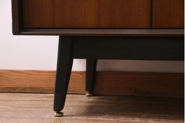 ヴィンテージ家具　北欧ビンテージ　G-PLAN　BBシリーズ　引き手がおしゃれな雰囲気を高めるサイドボード(リビングボード、収納棚)(R-036938)