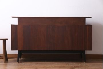 ヴィンテージ家具　北欧ビンテージ　G-PLAN　BBシリーズ　引き手がおしゃれな雰囲気を高めるサイドボード(リビングボード、収納棚)(R-036938)