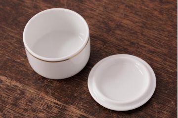 中古　イタリア　Richard Ginori(リチャードジノリ)　Manifattura Di Doccia Florence　小物入れ(薬箱、宝石箱)(R-036942)