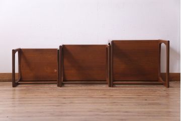 ヴィンテージ家具　北欧ビンテージ　G-PLAN(ジープラン)　チーク材　温かみのある木味のネストテーブル(サイドテーブル)(R-036944)