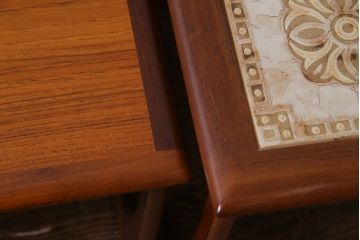 ヴィンテージ家具　北欧ビンテージ　G-PLAN(ジープラン)　チーク材　タイルトップがお洒落なネストテーブル(サイドテーブル)