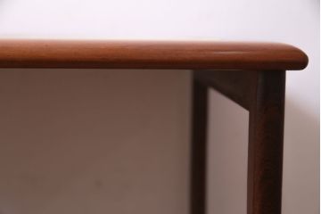 ヴィンテージ家具　北欧ビンテージ　G-PLAN(ジープラン)　チーク材　タイルトップがお洒落なネストテーブル(サイドテーブル)