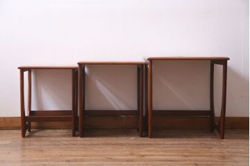ヴィンテージ家具　北欧ビンテージ　G-PLAN(ジープラン)　チーク材　タイルトップがお洒落なネストテーブル(サイドテーブル)