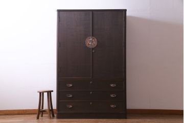 中古　伝統工芸品　高橋政男作　隠し付き　梅と竹の意匠金具がアクセントの加茂総桐箪笥(総桐たんす、和タンス、衣装タンス)(定価約120万円)(R-036968)