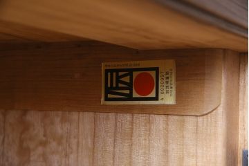 中古　伝統工芸品　高橋政男作　隠し付き　梅と竹の意匠金具がアクセントの加茂総桐箪笥(総桐たんす、和タンス、衣装タンス)(定価約120万円)(R-036968)