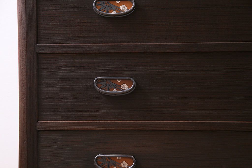 中古　伝統工芸品　高橋政男作　隠し付き　梅と竹の意匠金具がアクセントの加茂総桐箪笥(総桐たんす、和タンス、衣装タンス)(定価約120万円)(R-036968)