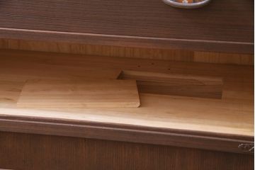 中古　伝統工芸品　高橋政男作　隠し付き　梅と竹の意匠金具がアクセントの加茂総桐箪笥(総桐たんす、和タンス、衣装タンス)(定価約120万円)(R-036968)