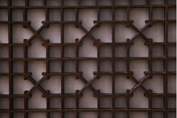 ラフジュ工房オリジナル　アンティーク建具リメイク　脚付き　緻密な組子が魅力の和風キャビネット(書院戸、収納棚、戸棚)(R-036971)