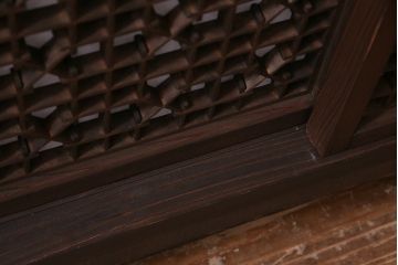 ラフジュ工房オリジナル　アンティーク建具リメイク　脚付き　緻密な組子が魅力の和風キャビネット(書院戸、収納棚、戸棚)(R-036971)