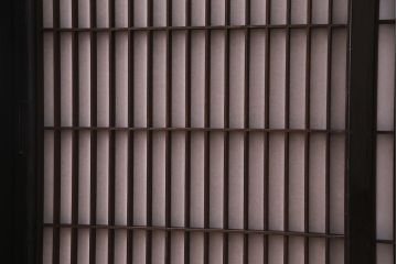 ラフジュ工房オリジナル　アンティーク建具リメイク　格子が美しい和風キャビネット(組子、書院戸、収納棚、戸棚)(R-036972)
