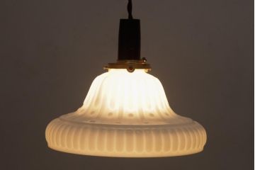 アンティーク照明　和製アンティーク　陽刻ガラスがお洒落なペンダントライト(天井照明、吊り下げ照明、シェード)(R-036975)