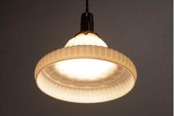 アンティーク照明　和製アンティーク　陽刻ガラスがお洒落なペンダントライト(天井照明、吊り下げ照明、シェード)(R-036975)