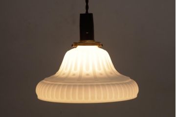 アンティーク照明　和製アンティーク　陽刻ガラスがお洒落なペンダントライト(天井照明、吊り下げ照明、シェード)(R-036976)