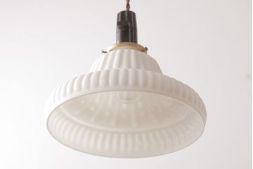 アンティーク照明　和製アンティーク　陽刻ガラスがお洒落なペンダントライト(天井照明、吊り下げ照明、シェード)(R-036976)