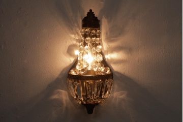ビンテージ照明　フランスヴィンテージ　真鍮製　エンパイア様式　ガラスドロップが素敵な小振りのウォールランプ(壁掛け照明)(R-036979)