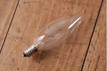 ビンテージ照明　フランスヴィンテージ　真鍮製　エンパイア様式　ガラスドロップが素敵な小振りのウォールランプ(壁掛け照明)(R-036979)